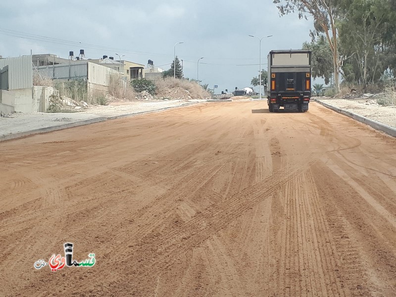 فيديو: شركة بيزك تزيل الاعمدة من وسط الشارع والتحضيرات الاخيرة لتعبيده والرئيس عادل بدير  هذا متنفس جديد لسكان الحي الغربي وللمنطقة الصناعية نوف هارتس  